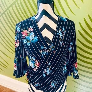 By&By blouse/top XS black white striped floral design flowy boho v neck